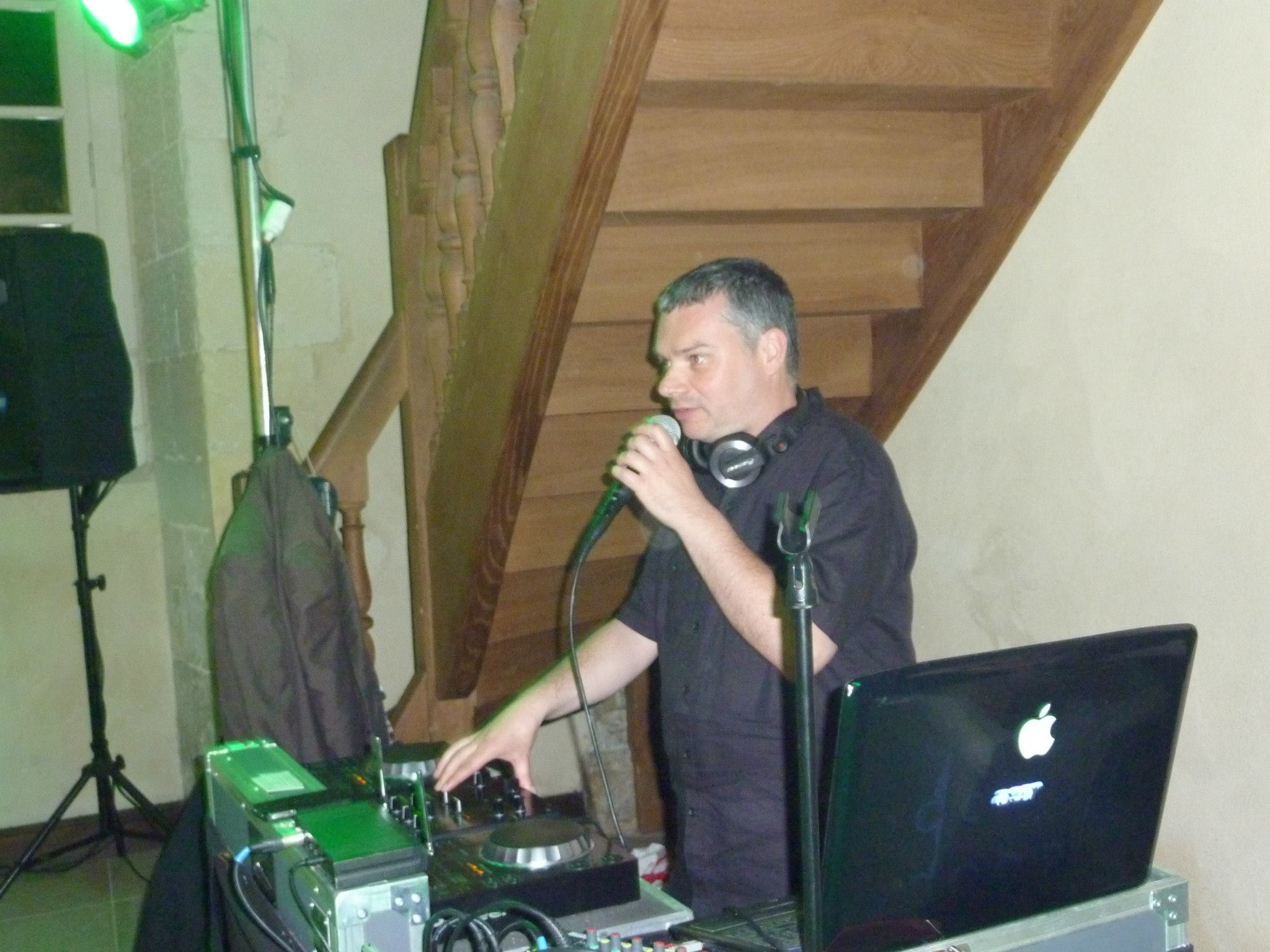 DJ pour animer une fête dans un orphelinat